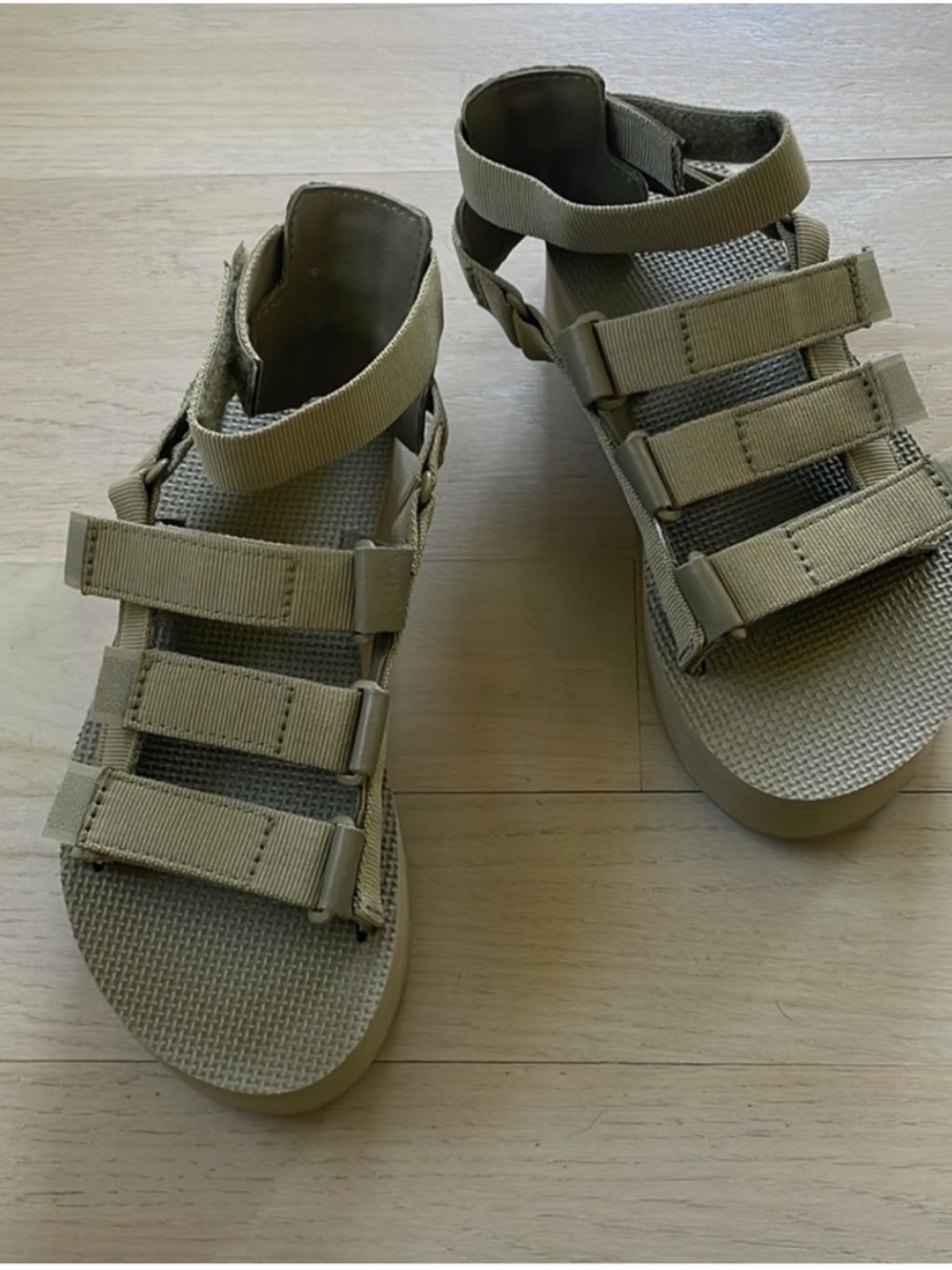 NWOT Teva Mevia Platform Sandals in Army Green size 10 - Picture 4 of 6